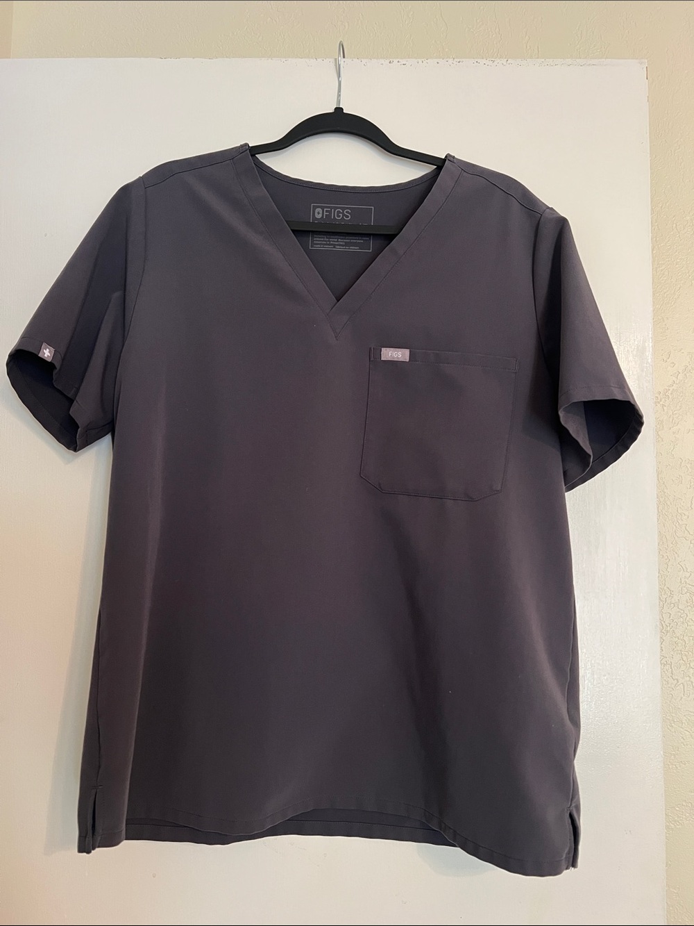 Figs scrub top